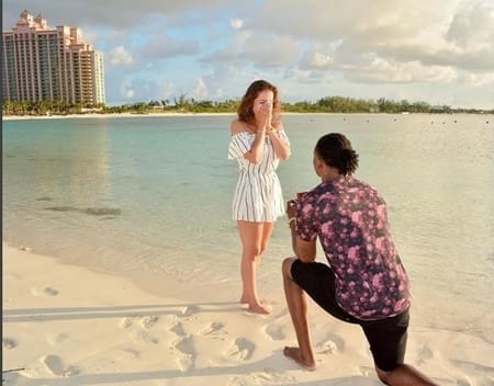 devante adams (right) purposing to his long time girlfriend Devanne Villareal(left) in Bahamas